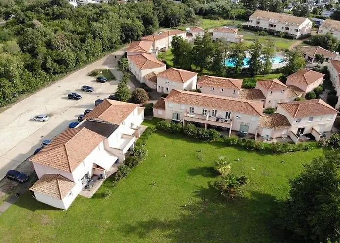 Holiday home Marysabel , Maison T4 Duplex, De Melody Avec 2 Piscines, A 500 M